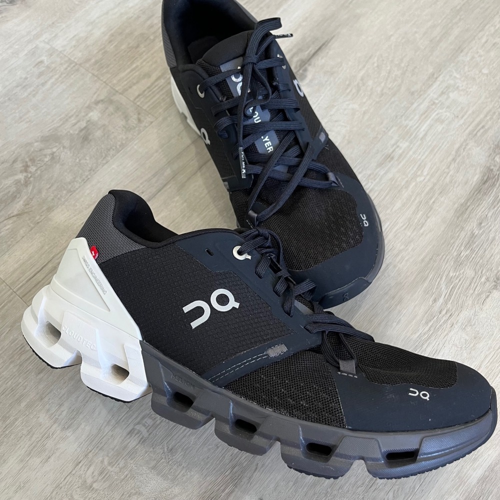 On Running Cloudflyer 4 Black White Running Shoes Mens 9 Sneakers Active Workout - Picture 9 of 13